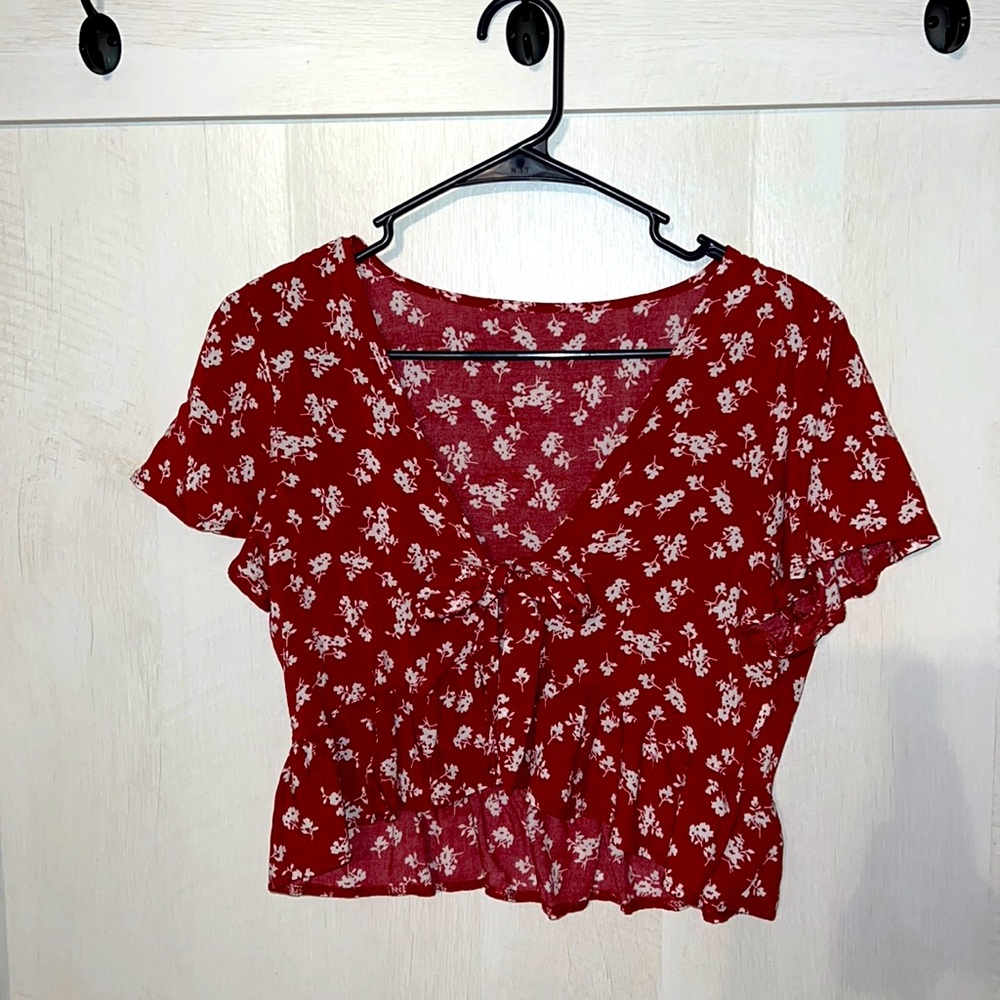 Women’s Short Sleeve Crop Top. Size SMALL.